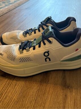 On The Roger Pro Undyed-White/Aloe Women's Size 9 Comfort Athletic Sneakers